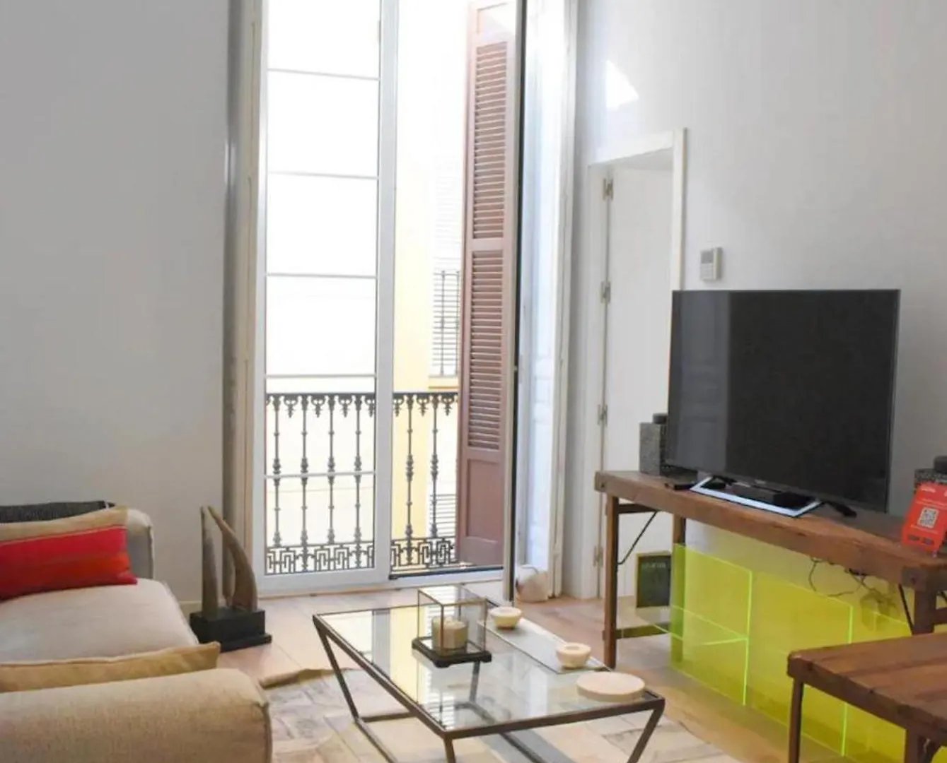 Holidays2Malaga Azucena Central French Balcony Apartment