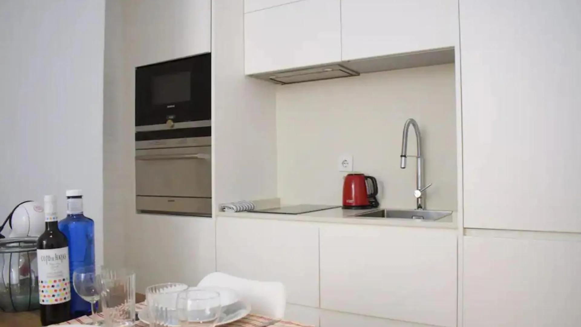 Holidays2Malaga Azucena Central French Balcony Apartment
