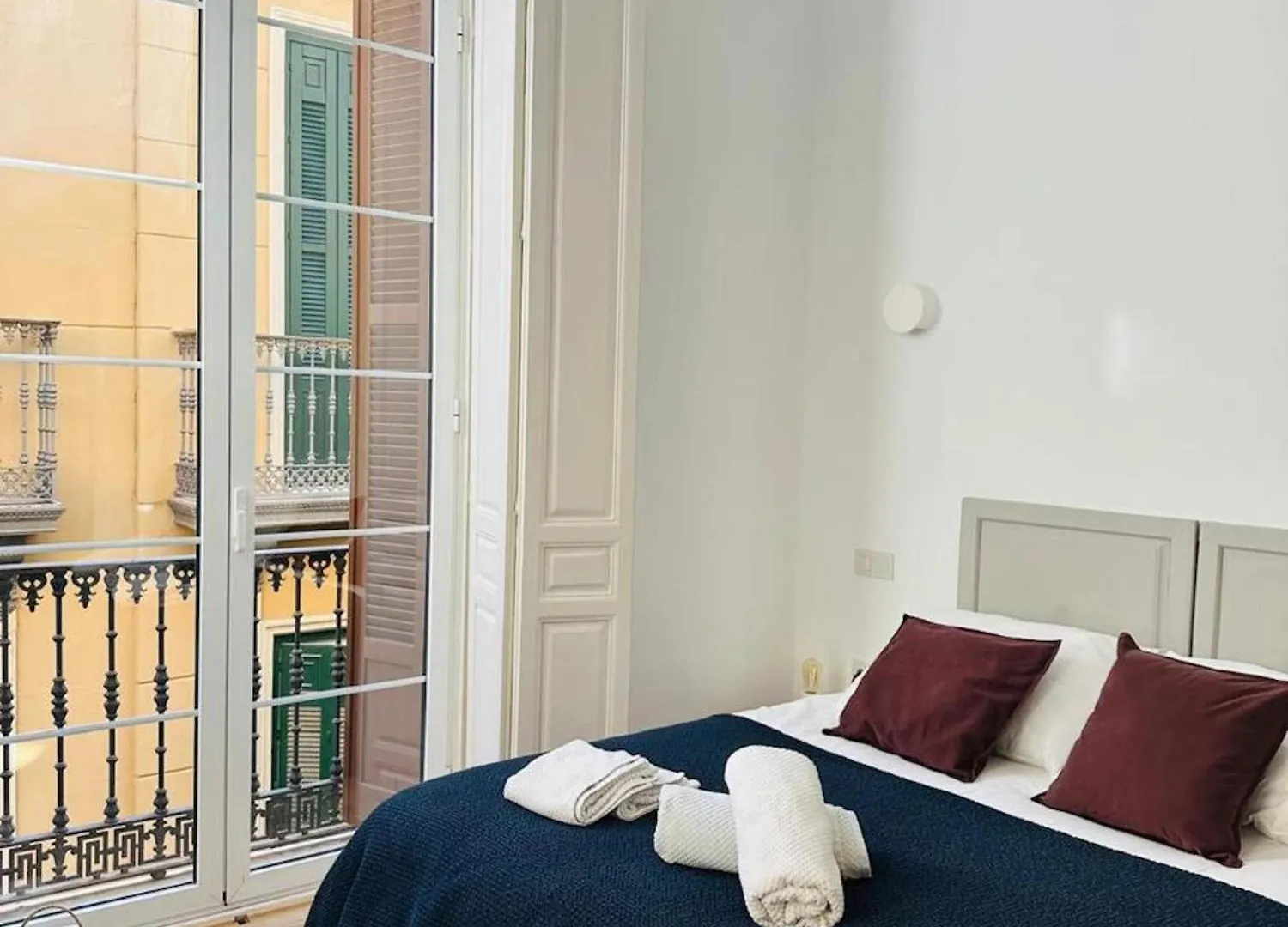 Holidays2Malaga Azucena Central French Balcony Apartment