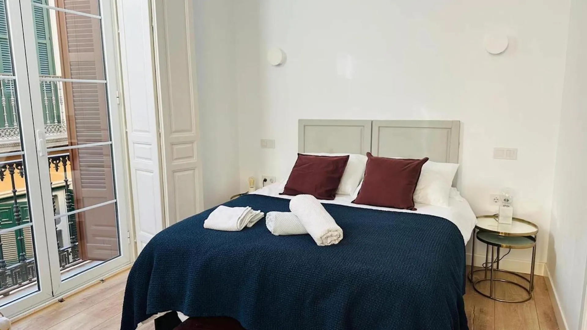 Holidays2Malaga Azucena Central French Balcony Apartment